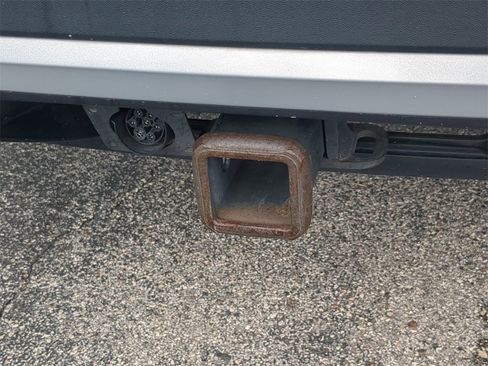 Used 2019 Volkswagen Atlas SE w/ Towing Package image 12