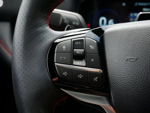Used 2025 Ford Explorer ST AWD/4WD image 19