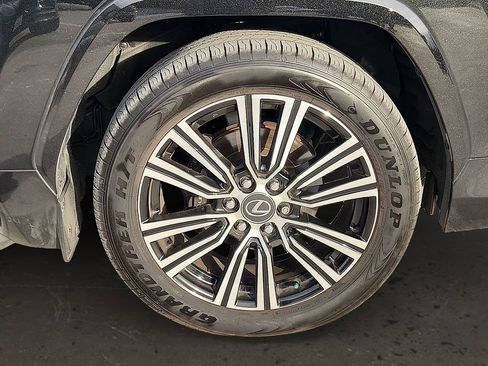 Used 2025 Lexus LX 600 4WD w/ Luxury Package image 9