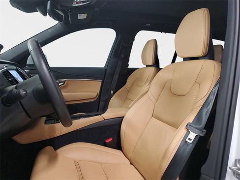 Used 2025 Volvo XC90 T8 Ultra w/ Protection Package Premier image 12