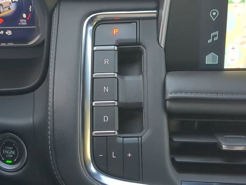 Used 2023 Chevrolet Suburban Z71 w/ Luxury Package image 29