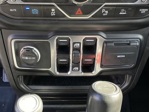 Used 2023 Jeep Wrangler Unlimited Sahara w/ Safety Group image 19