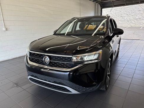 Used 2024 Volkswagen Taos SE FWD image 3