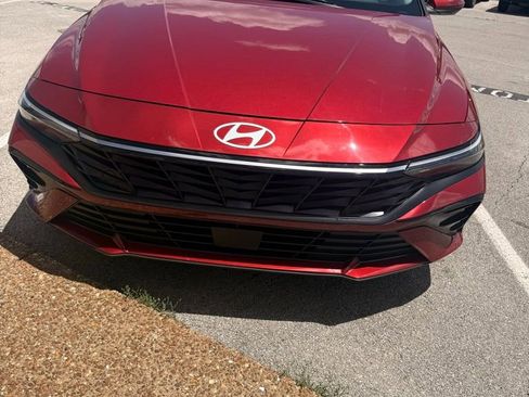 Used 2025 Hyundai Elantra SEL FWD image 2