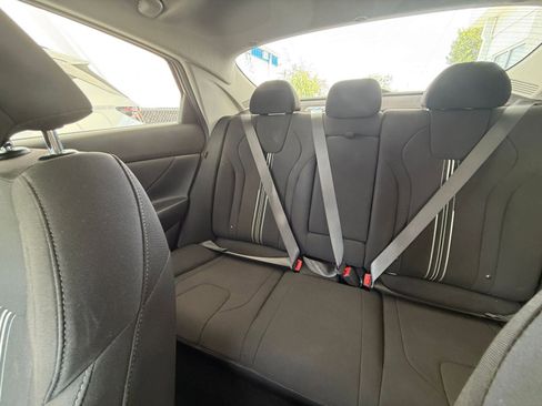 Used 2025 Hyundai Elantra SEL FWD image 39