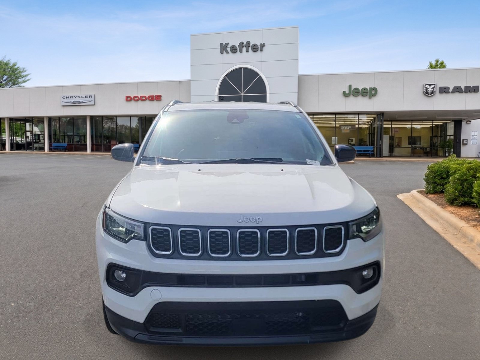 Used 2026 Jeep Compass Latitude AWD/4WD image 2