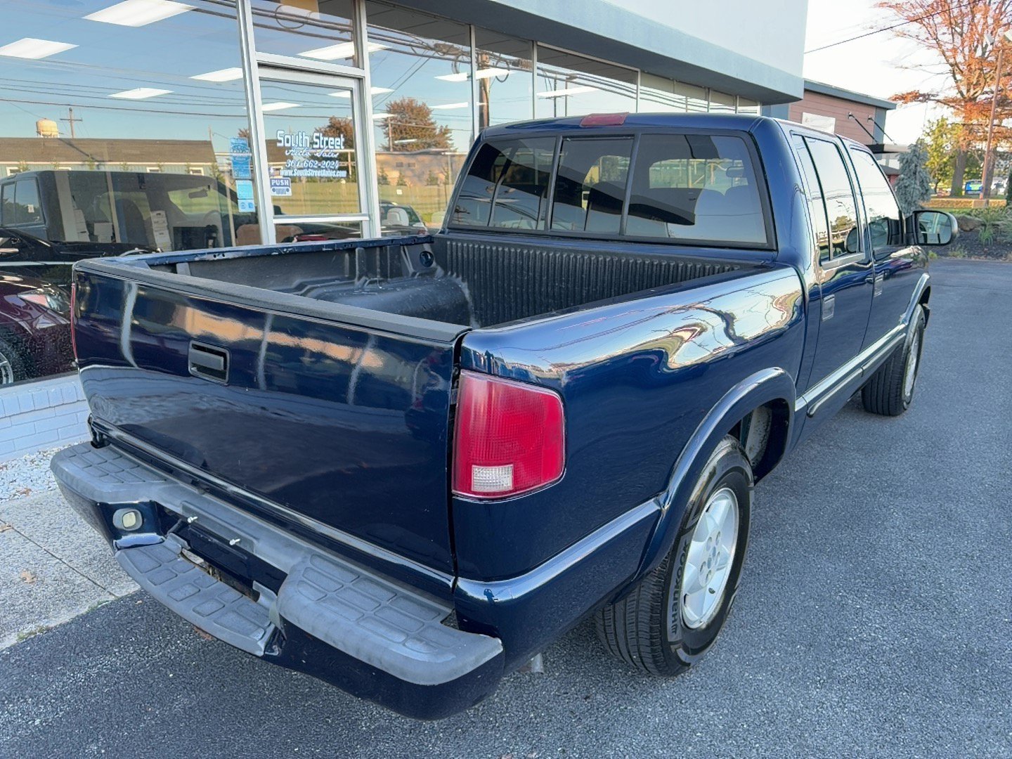 Used 2004 Chevrolet S10 Pickup LS AWD/4WD image 3