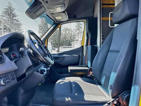 Used 2021 Mercedes-Benz Sprinter 2500 image 10