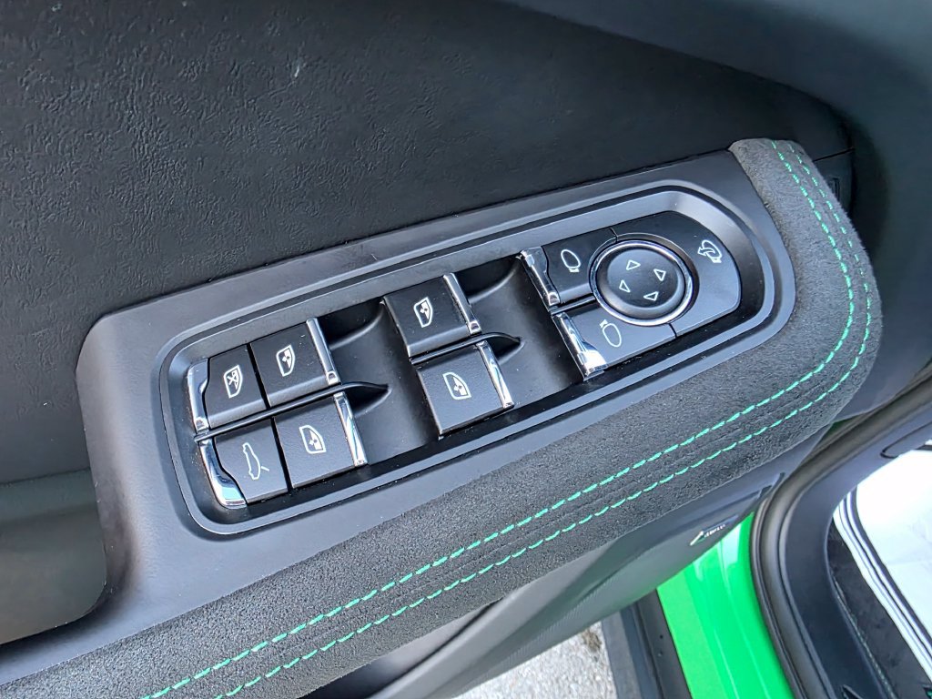 Used 2025 Porsche Macan GTS AWD/4WD image 18