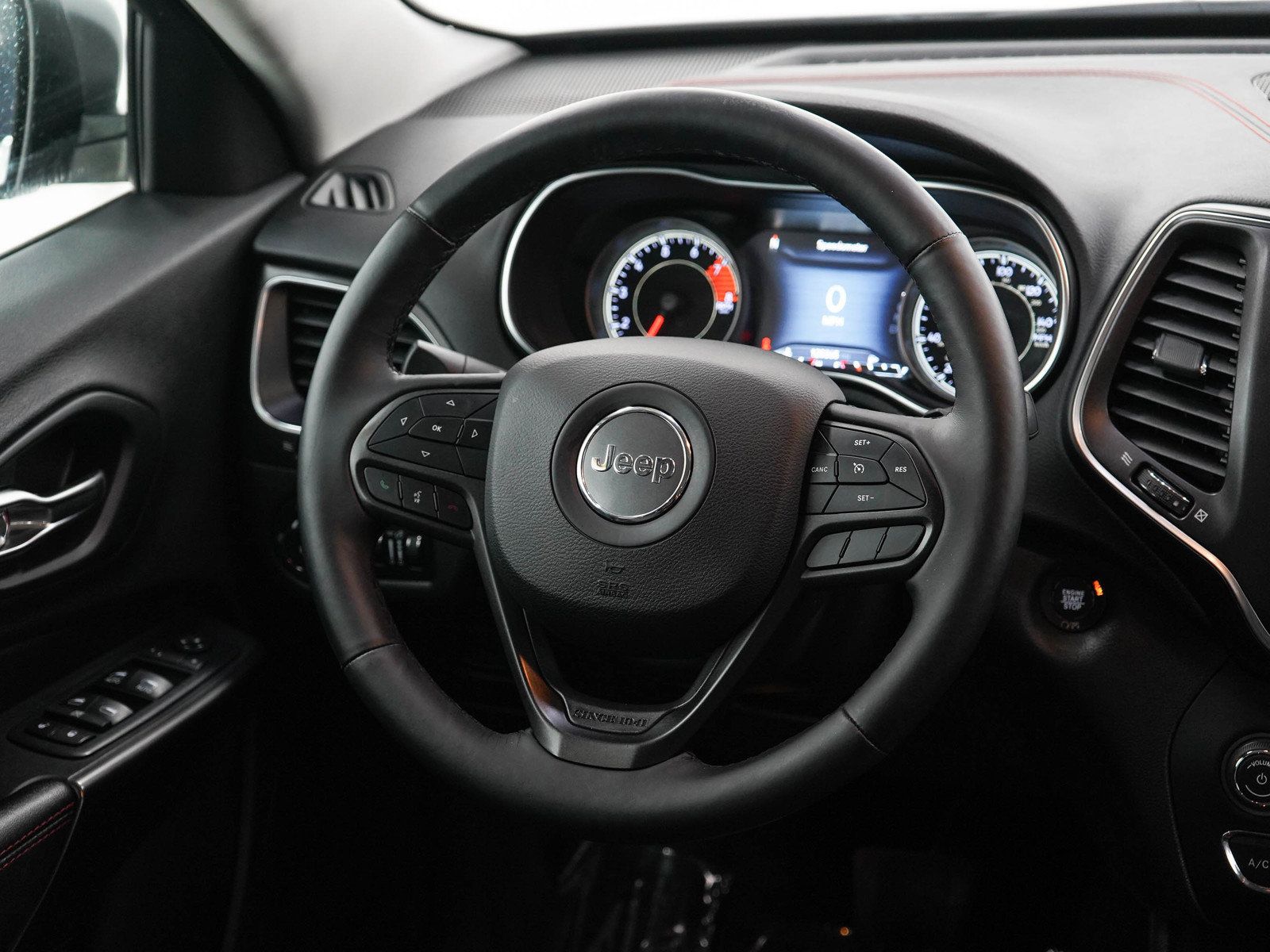 Used 2019 Jeep Cherokee Trailhawk w/ Cold Weather Group AWD/4WD image 14