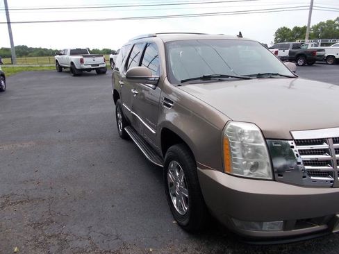 Used 2007 Cadillac Escalade AWD w/ Information Package image 10