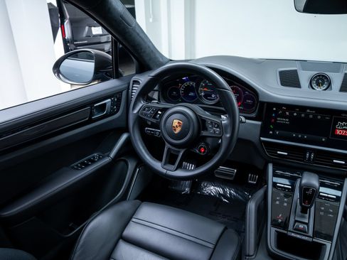 Used 2022 Porsche Cayenne Turbo GT AWD/4WD image 13