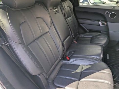 Used 2017 Land Rover Range Rover Sport SE image 32
