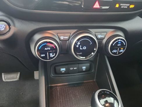 Used 2025 Hyundai Venue SEL FWD image 28