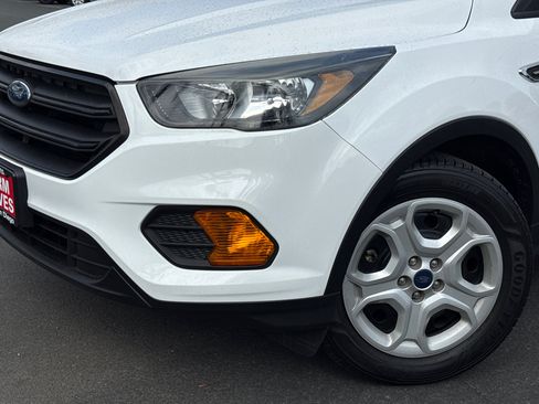 Used 2019 Ford Escape S FWD image 3
