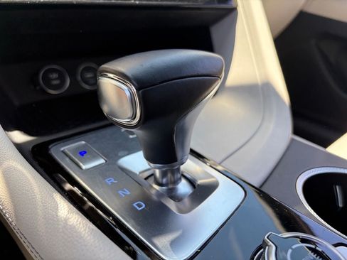 Used 2025 Genesis G70 2.5T AWD/4WD image 8