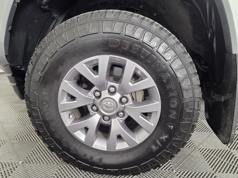 Used 2017 Toyota Tacoma TRD Sport RWD image 8