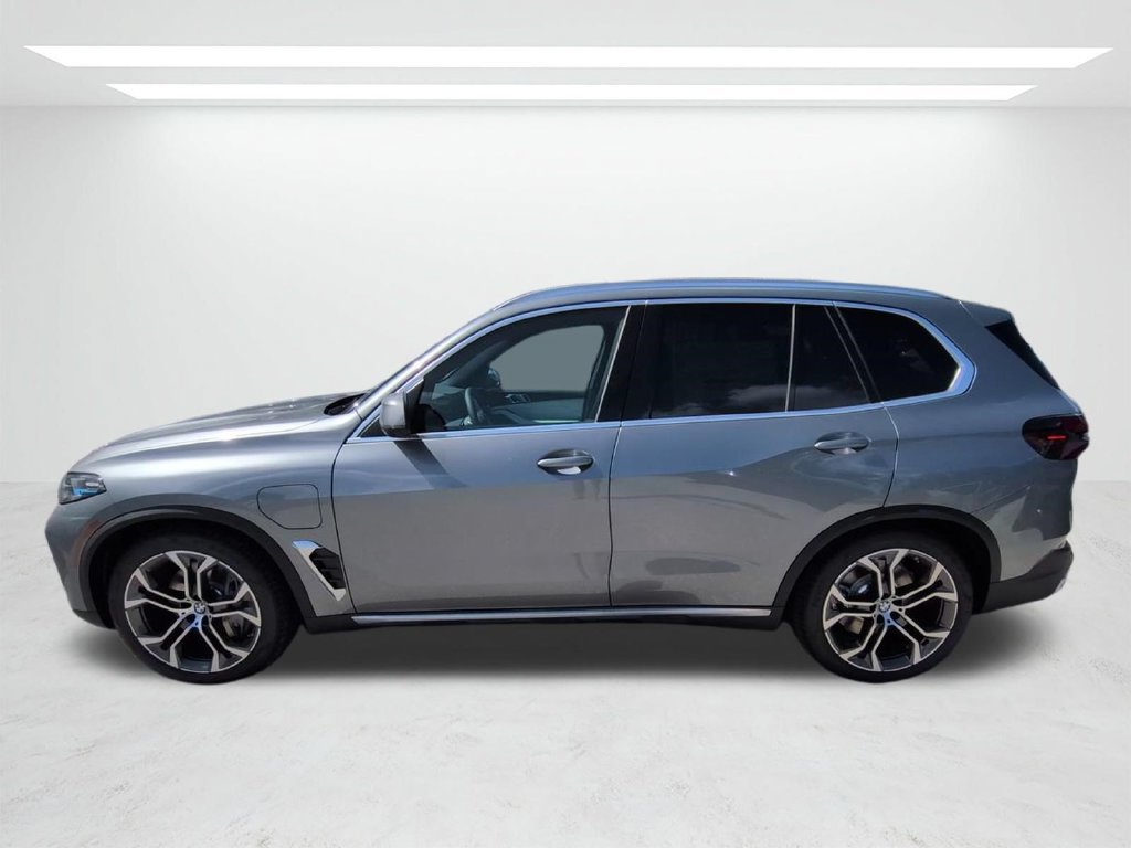 New 2026 BMW X5 xDrive50e w/ Premium Package AWD/4WD image 7