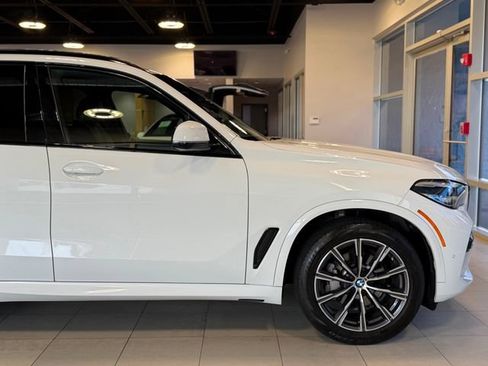 Used 2022 BMW X5 xDrive40i w/ M Sport Package AWD/4WD image 16