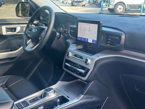Certified 2022 Ford Explorer XLT w/ Equipment Group 202A image 29