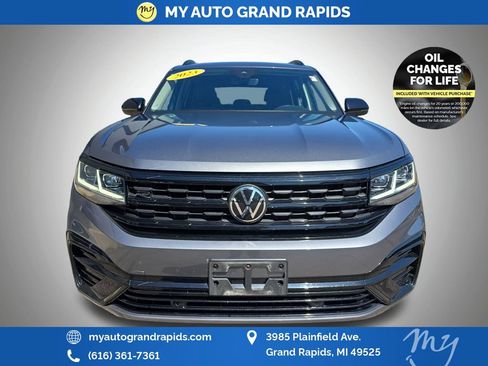 Used 2023 Volkswagen Atlas SEL R-Line AWD/4WD image 2