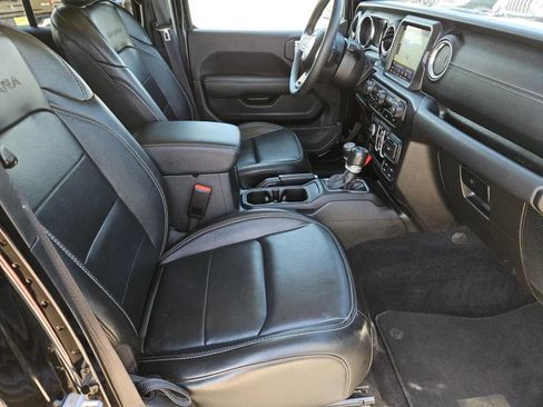 Used 2023 Jeep Wrangler Sahara image 31
