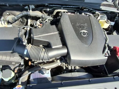 Used 2021 Toyota Tacoma TRD Sport w/ Technology Package image 21