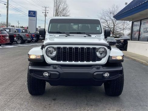 Used 2025 Jeep Gladiator Nighthawk image 8