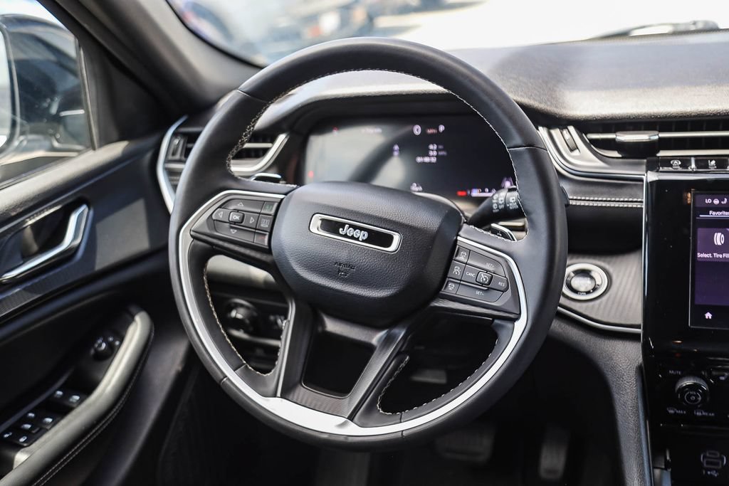 Used 2024 Jeep Grand Cherokee L Laredo AWD/4WD image 15