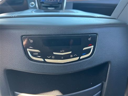 Used 2020 Cadillac Escalade Luxury w/ Escalade Sport Edition image 21