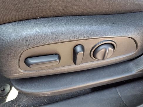 Used 2023 Chevrolet Equinox LT w/ LPO, Floor Liner Package image 17