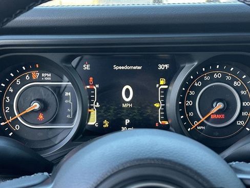 New 2026 Jeep Gladiator Rubicon w/ Technology Group image 24