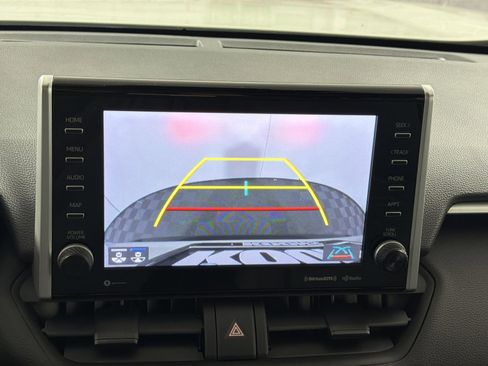 Used 2022 Toyota RAV4 SE image 19