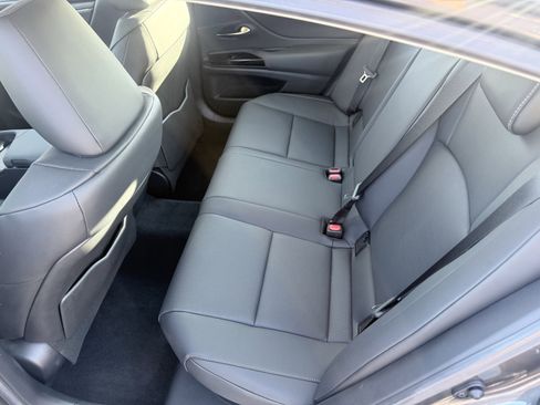 Used 2025 Lexus ES 300h w/ Premium Package image 14