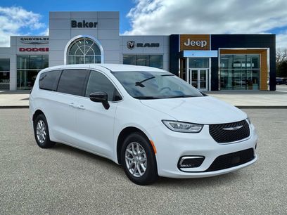 New 2026 Chrysler Pacifica Select