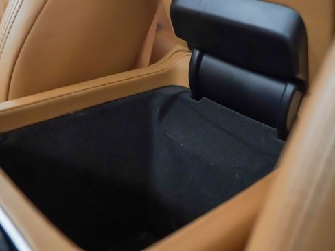 Used 2021 Aston Martin DBX image 34