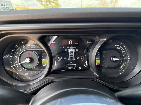 Used 2025 Jeep Wrangler Unlimited Sahara w/ Safety Group AWD/4WD image 20