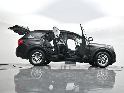 Used 2025 Ford Explorer Active w/ Active Comfort Package RWD image 62