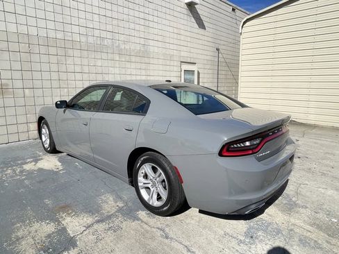Used 2019 Dodge Charger SXT image 4