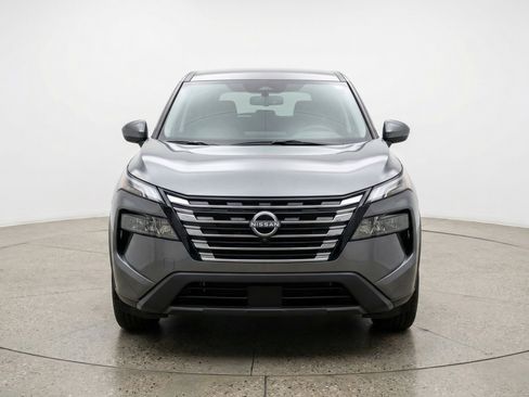 Used 2025 Nissan Rogue SV image 2