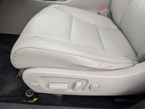 Used 2017 Toyota Highlander XLE FWD image 10