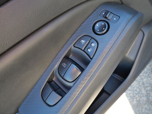 Used 2025 Nissan Altima 2.5 SV FWD image 19