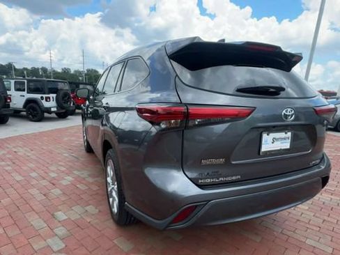 Used 2023 Toyota Highlander Limited FWD image 9