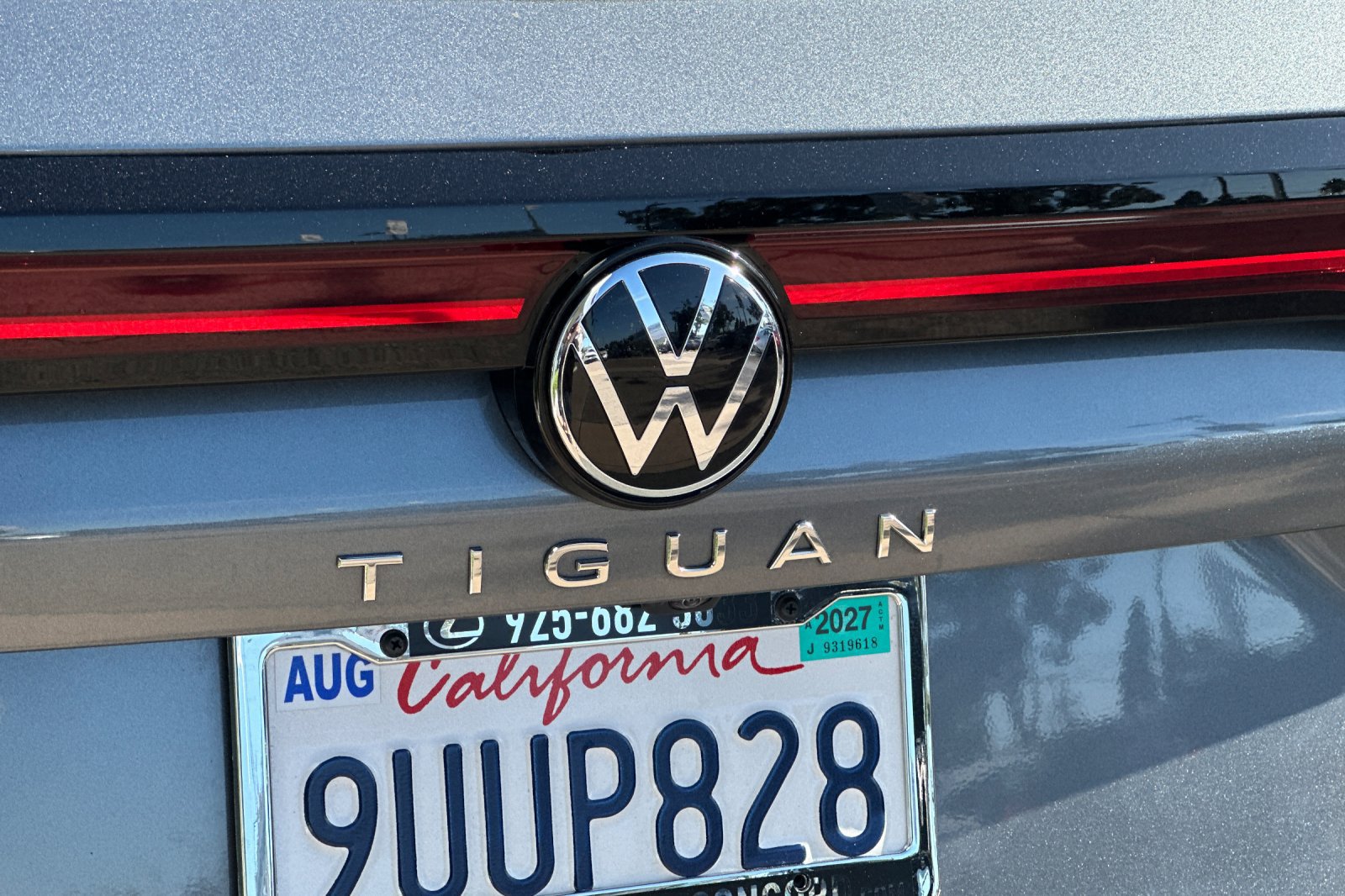 Used 2025 Volkswagen Tiguan SE AWD/4WD image 21