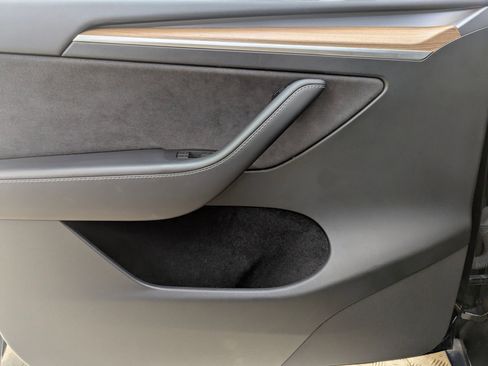 Used 2023 Tesla Model Y Long Range image 23