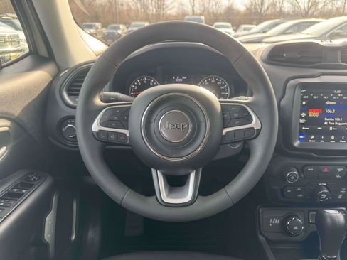 Used 2023 Jeep Renegade Latitude image 11