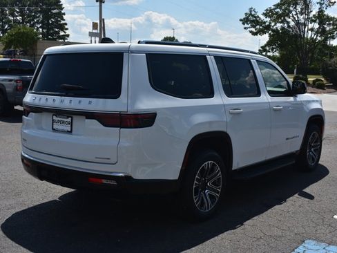 Used 2024 Jeep Wagoneer Series II w/ Flexible Seating Group RWD image 5