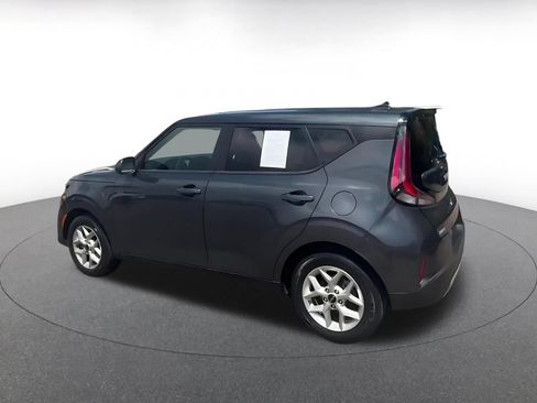 Used 2025 Kia Soul LX w/ LX Technology Package FWD image 10