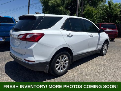 Used 2018 Chevrolet Equinox LS FWD image 2