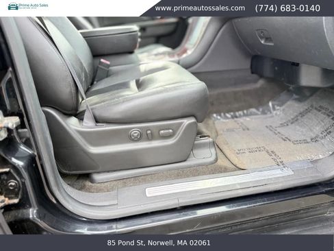 Used 2011 Cadillac Escalade AWD w/ Touring Package image 13